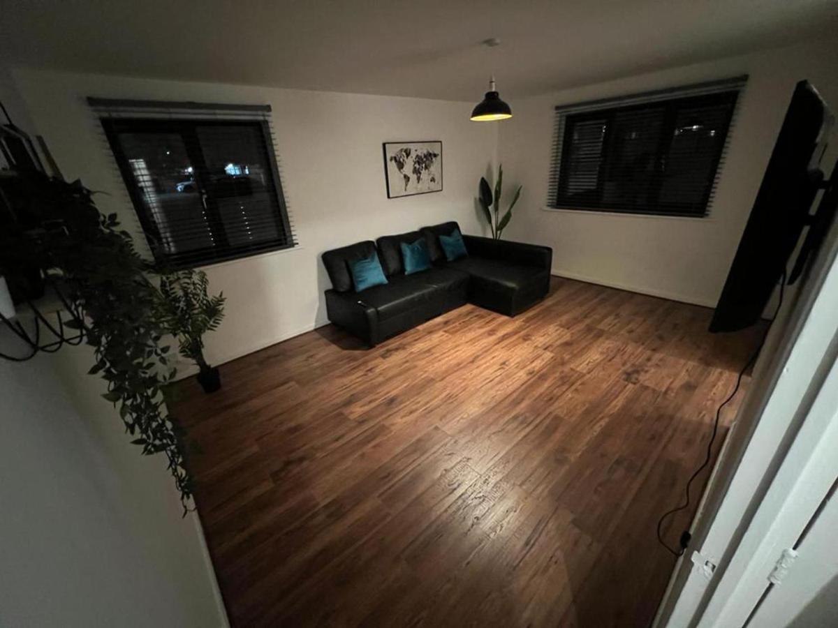 Impeccable 2-Bed Apartment In Grays London Dış mekan fotoğraf