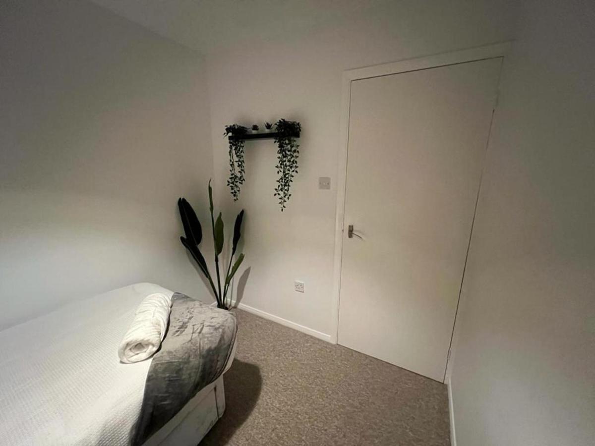 Impeccable 2-Bed Apartment In Grays London Dış mekan fotoğraf