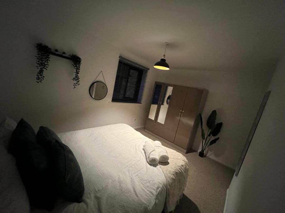 Impeccable 2-Bed Apartment In Grays London Dış mekan fotoğraf