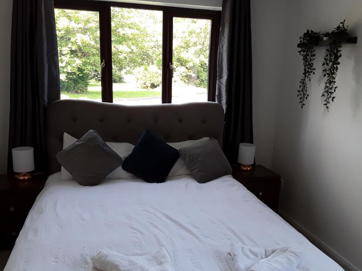 Impeccable 2-Bed Apartment In Grays London Dış mekan fotoğraf