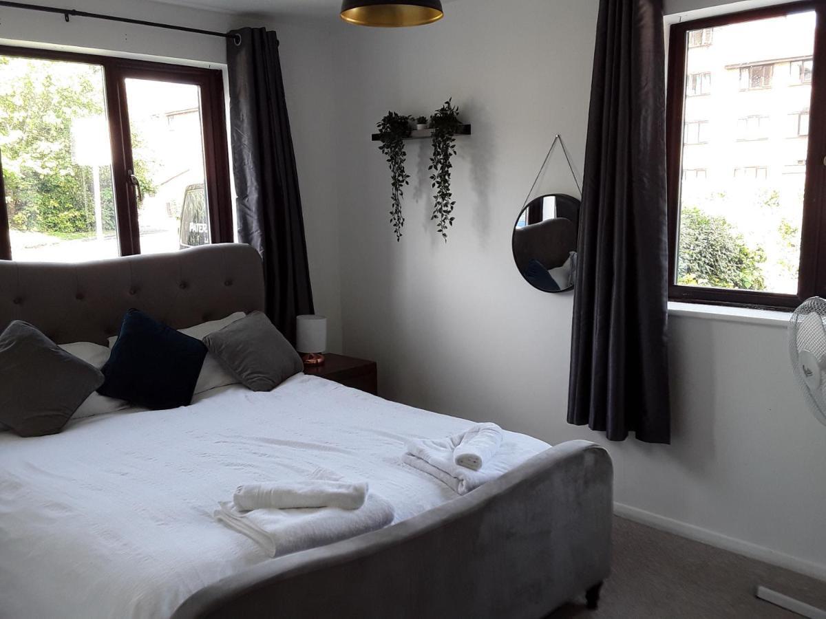 Impeccable 2-Bed Apartment In Grays London Dış mekan fotoğraf