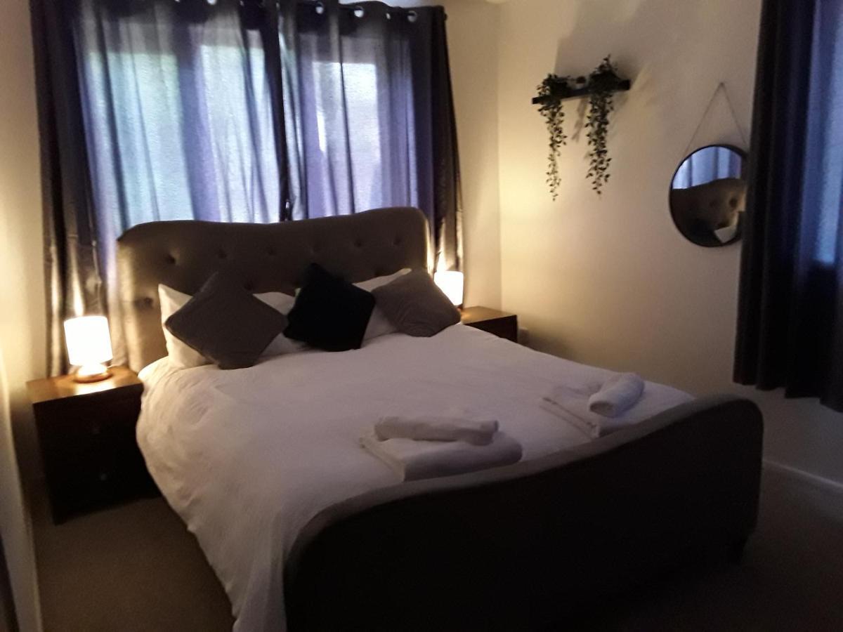 Impeccable 2-Bed Apartment In Grays London Dış mekan fotoğraf