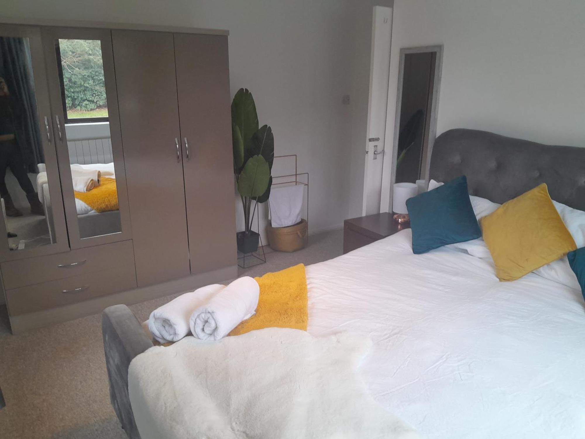Impeccable 2-Bed Apartment In Grays London Dış mekan fotoğraf