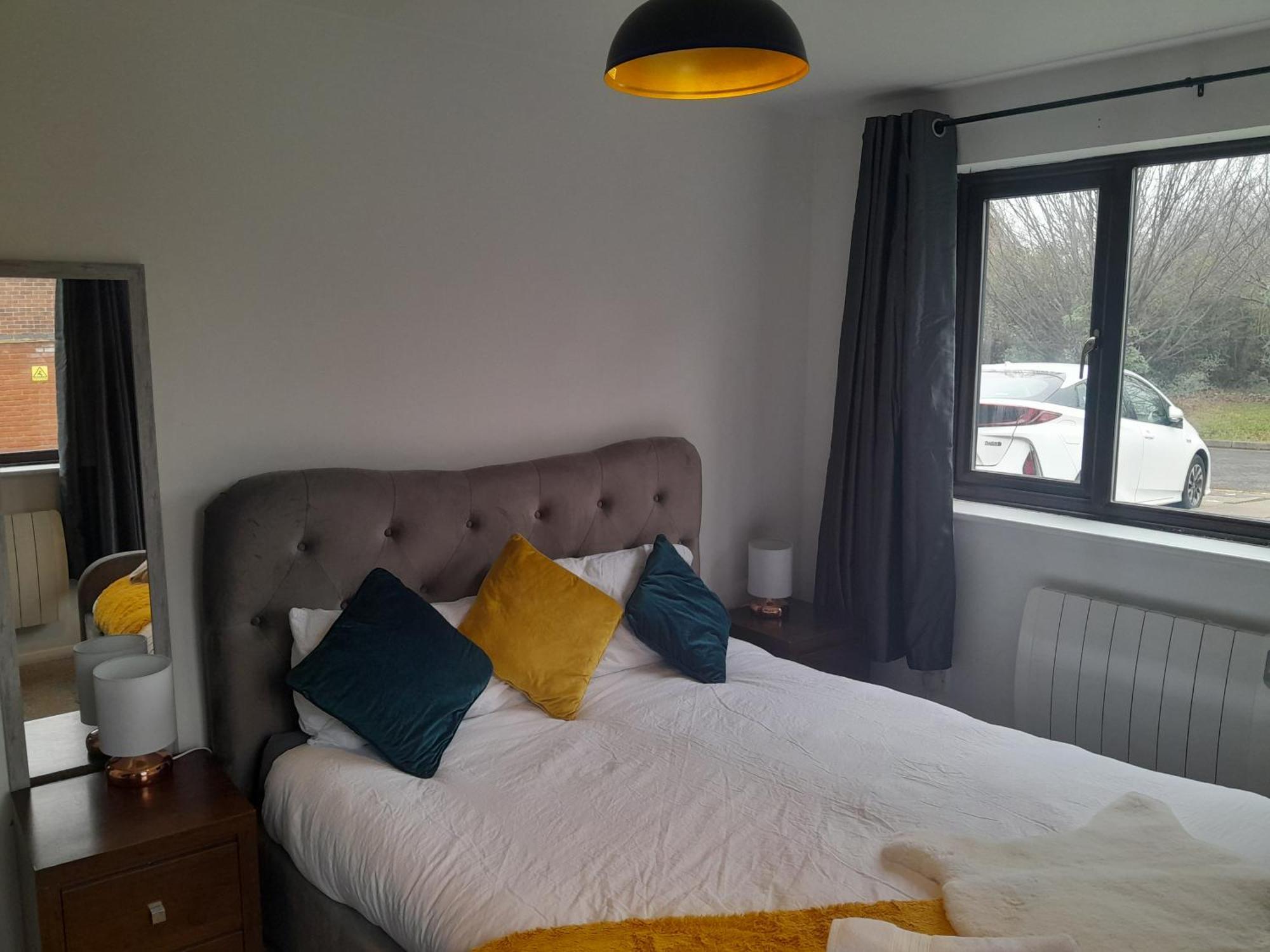 Impeccable 2-Bed Apartment In Grays London Dış mekan fotoğraf
